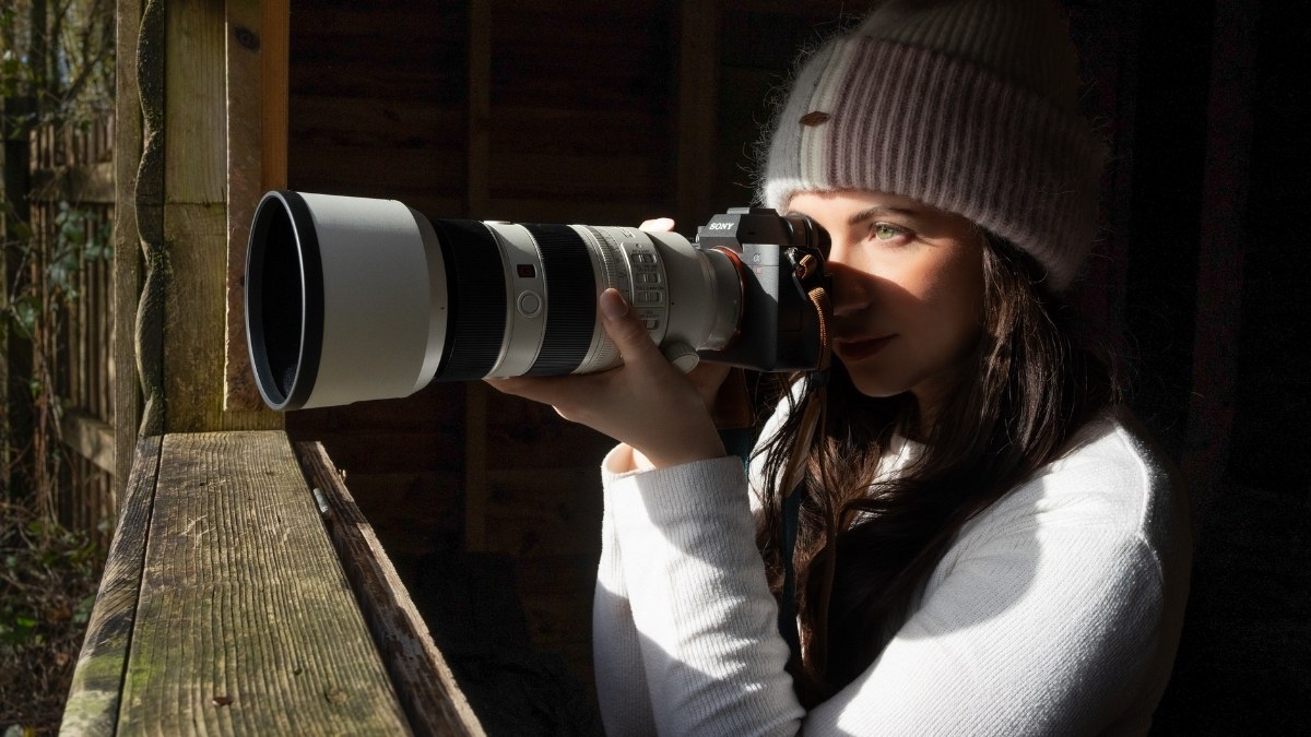 DSLR được yêu thích vì pin tốt, đa dạng ống kính