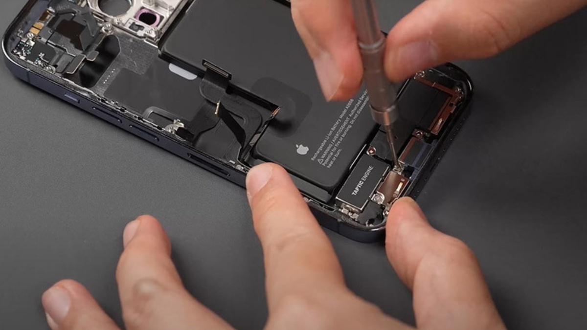 Thay chân sạc mới cho iPhone bị cổng sạc bị oxy hóa nặng