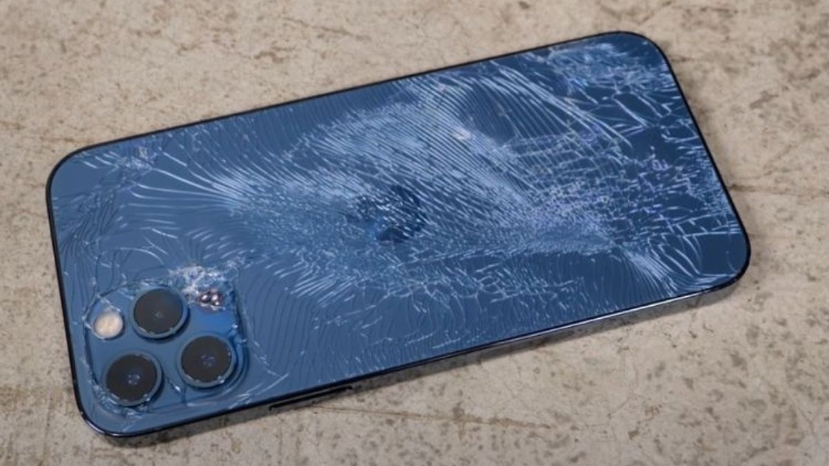 iPhone 12 Pro Max bị bể mặt sau do va đập vật lý