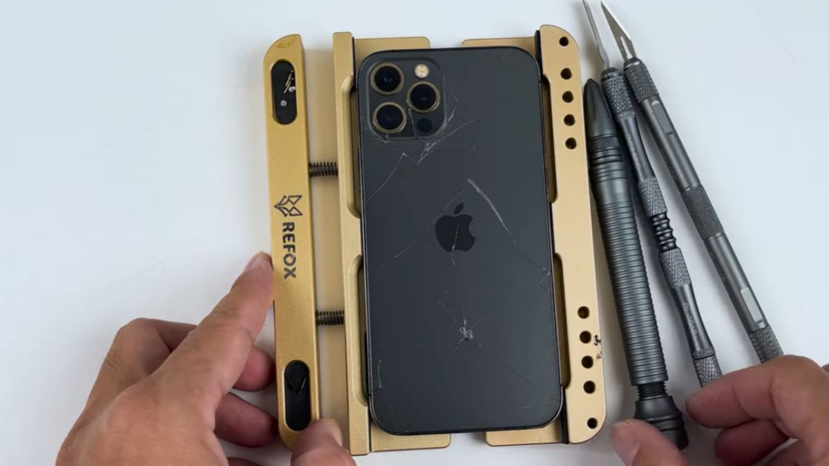 Thay mặt kính lưng mới iPhone 12 Pro Max