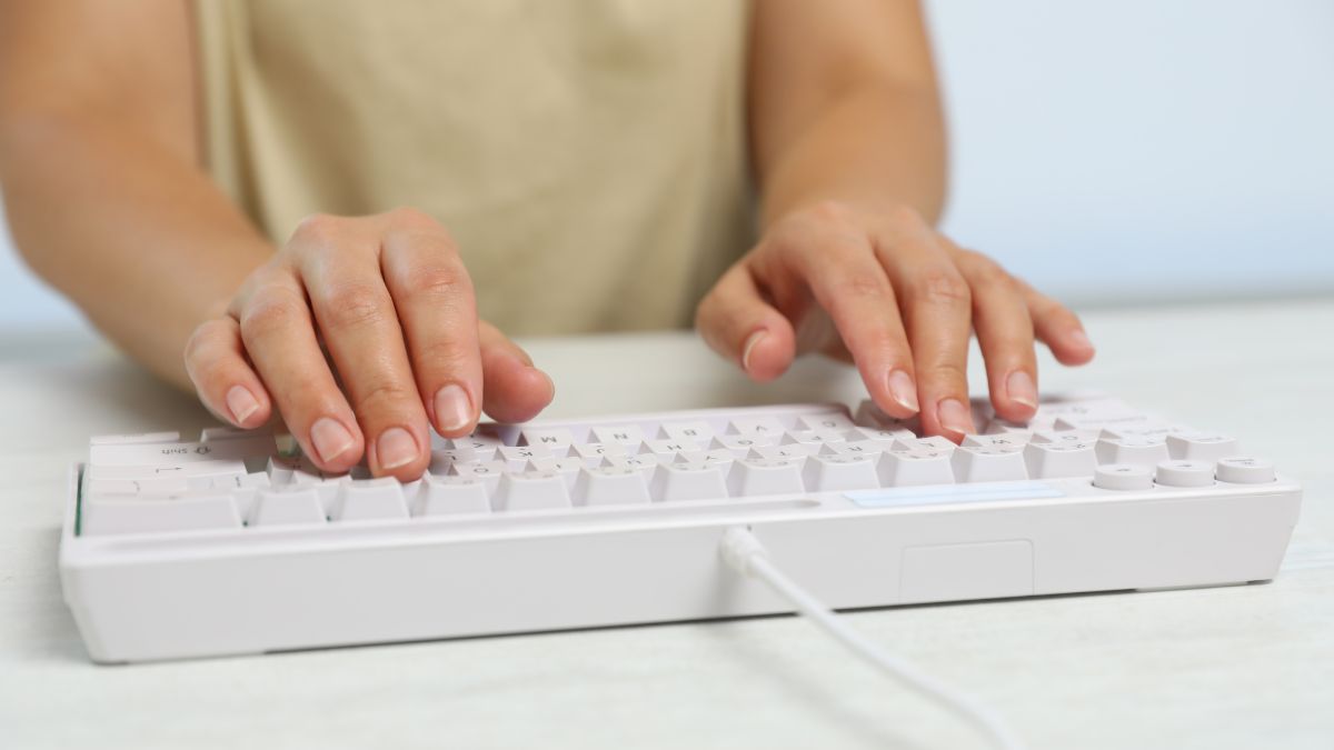 Sử dụng các phụ kiện đi kèm bàn phím