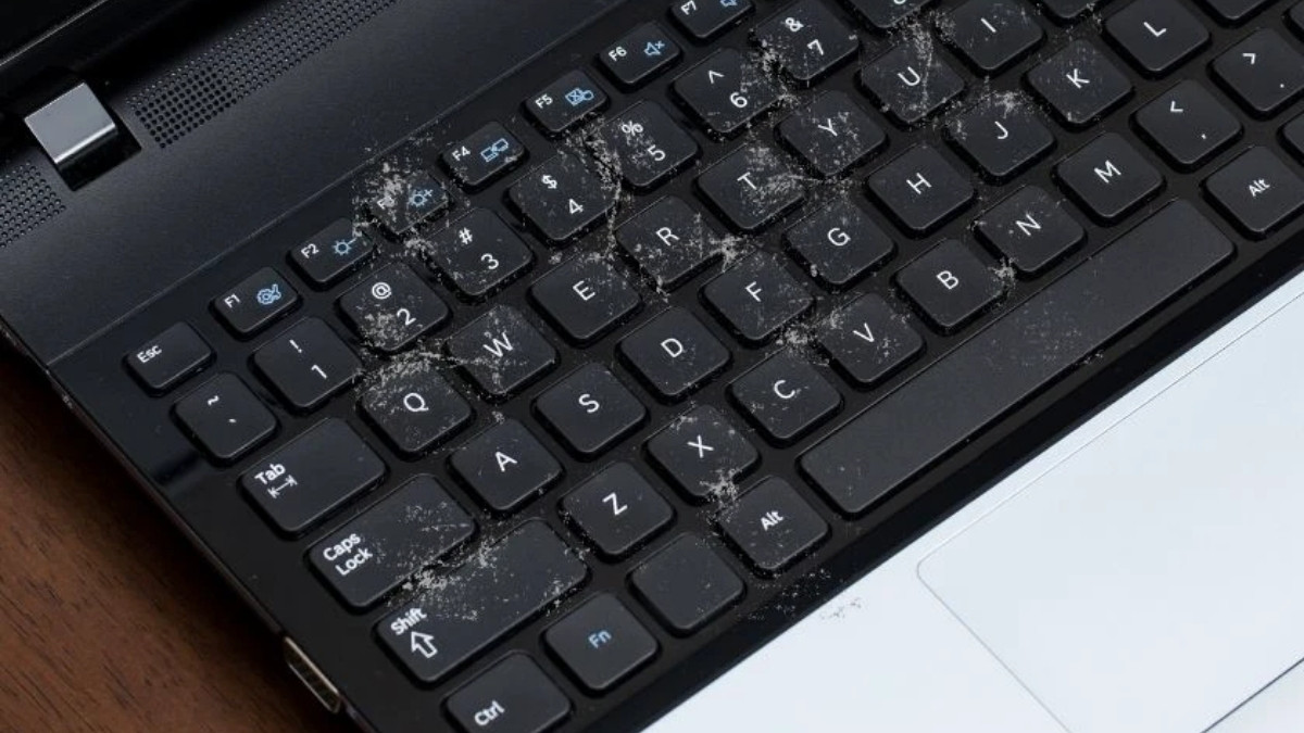 Bụi bẩn gây kẹt phím laptop