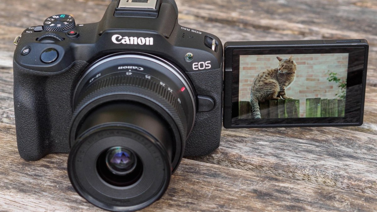 Máy quay phim Canon EOS R50