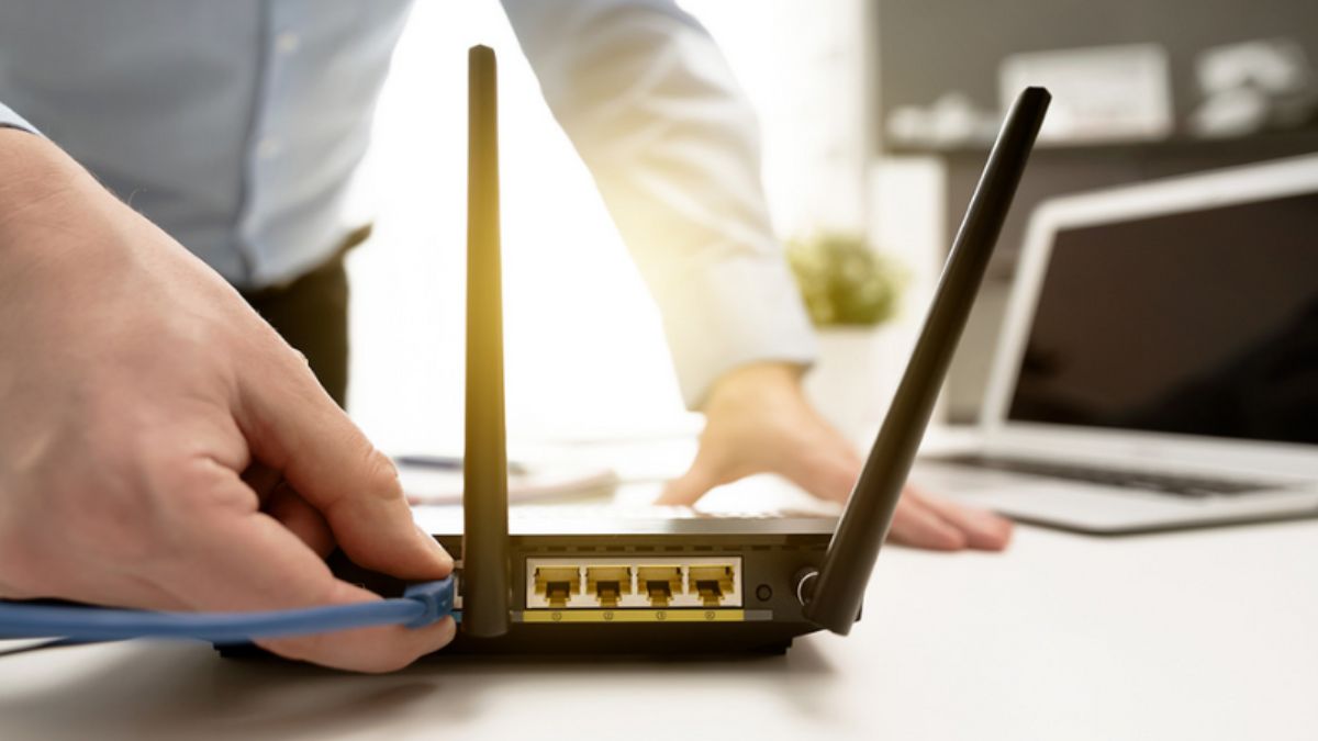 Khởi động router