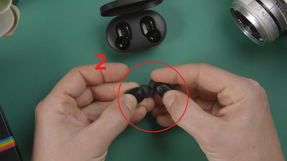 Nhấn nút giữ điều khiển đa năng trong 5 giây