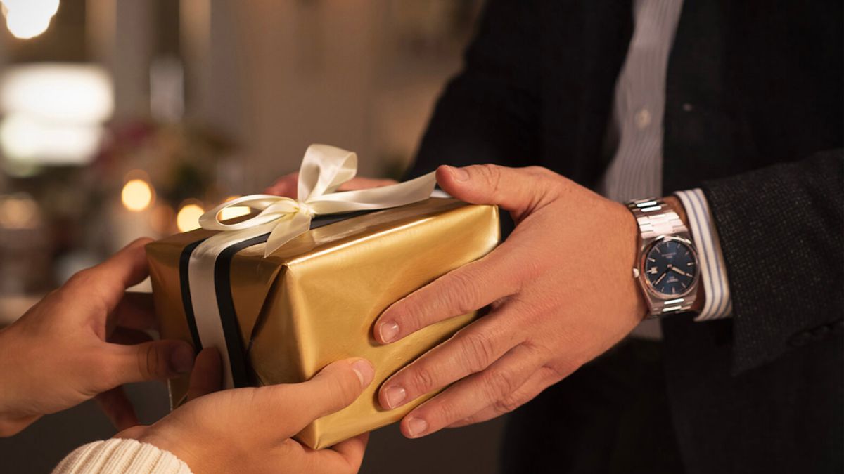 Tặng đồng hồ thích hợp trong kỷ niệm ngày cưới, ngày lễ tình nhân