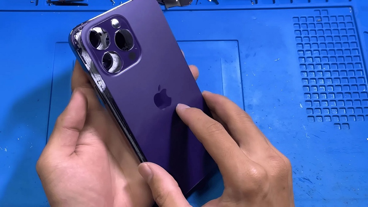 Nên chọn thay kính lưng iPhone tại trung tâm sửa chữa điện thoại uy tín