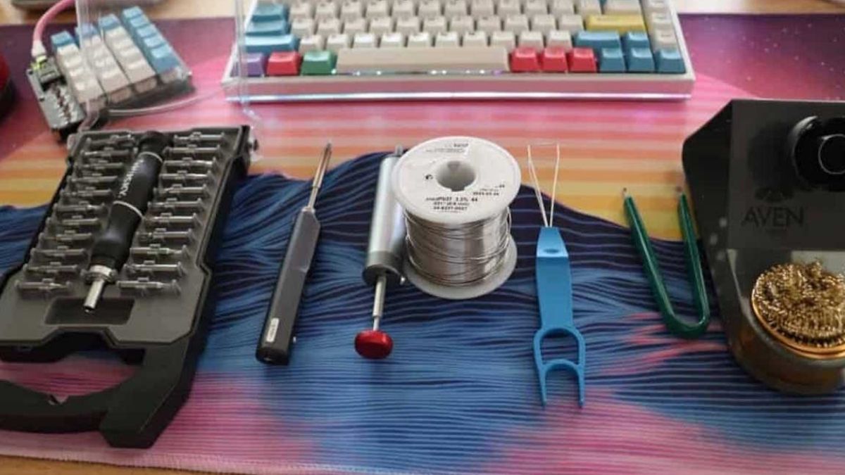 Đầy đủ dụng cụ thay switch để thao tác thuận tiện hơn