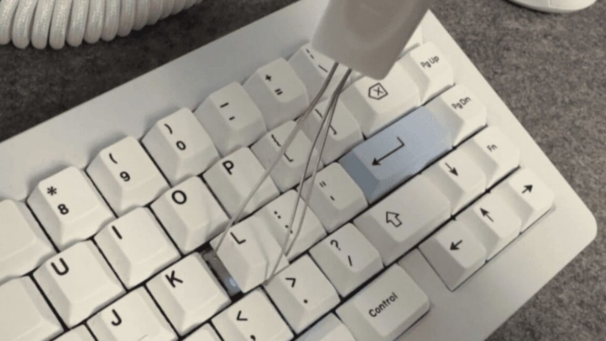 Thao tác tháo keycap