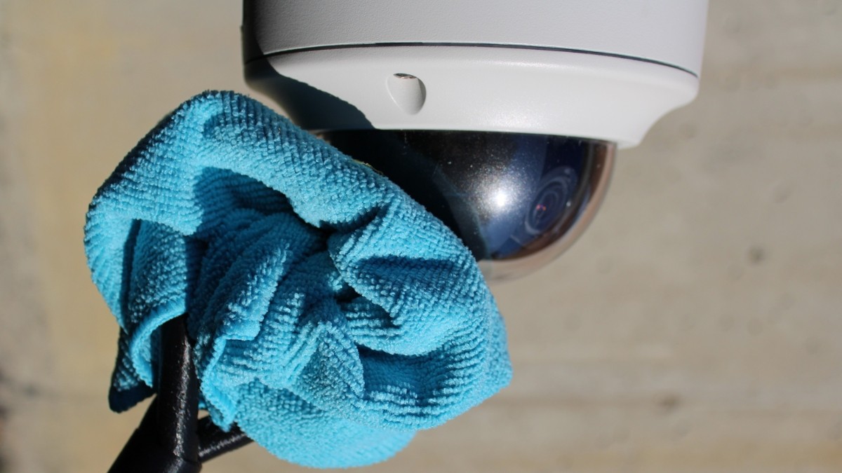 vệ sinh camera imou