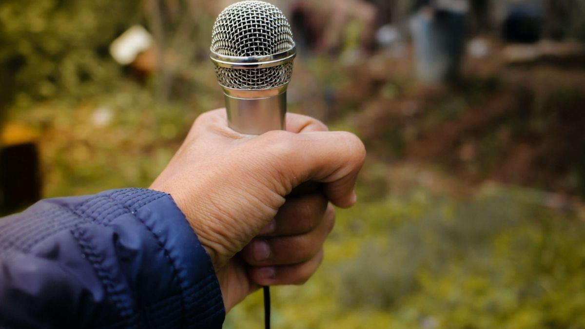 âm thanh bị trễ