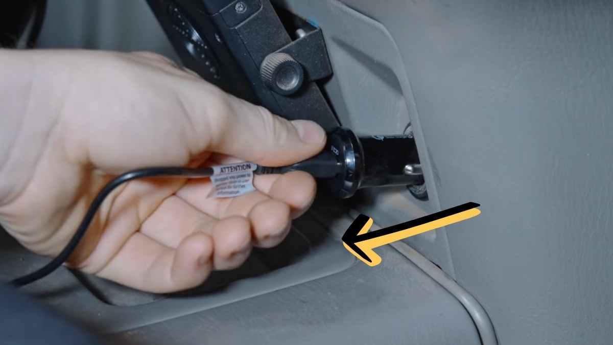 cài đặt camera hành trình trên xe