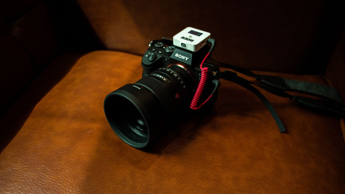 sạc pin máy ảnh sony từ nguồn điện