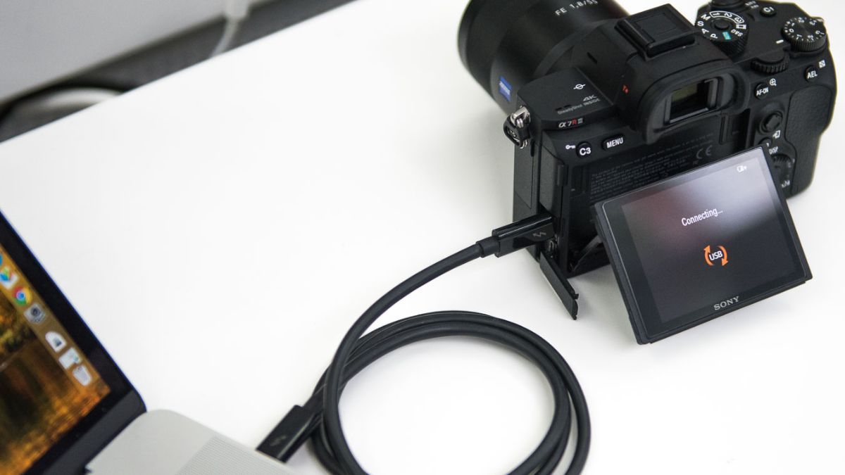 sạc pin máy ảnh sony qua máy tính