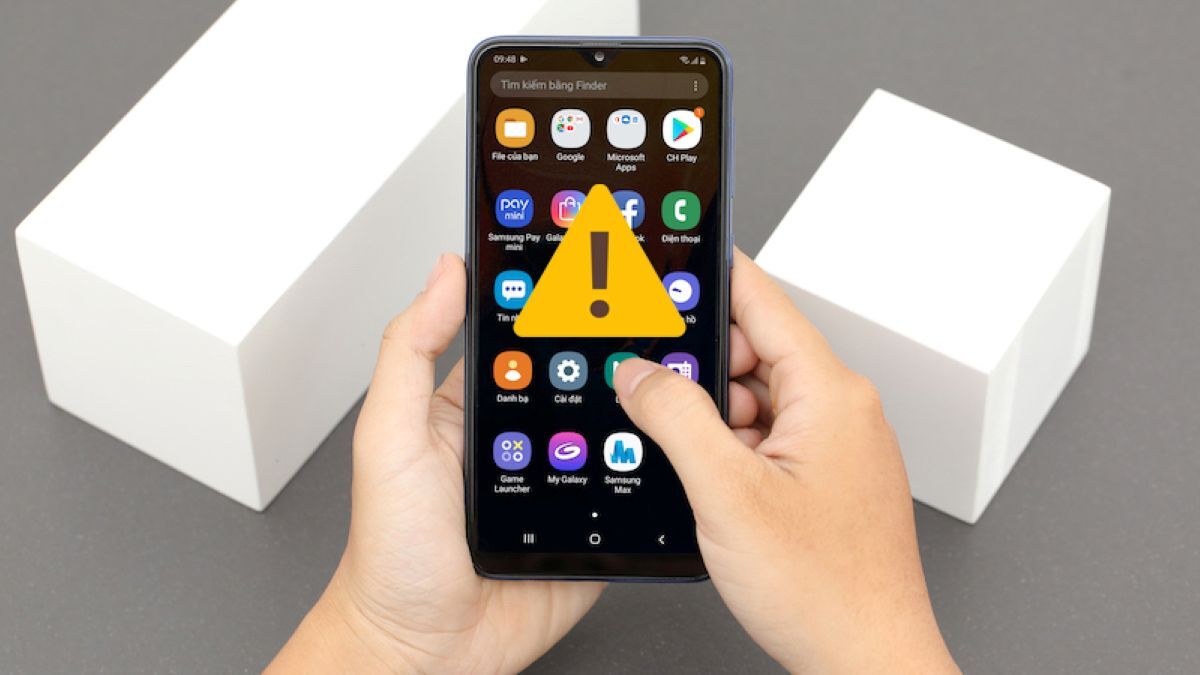 Máy quá tải bộ nhớ RAM khiến điện thoại samsung mở không lên màn hình.