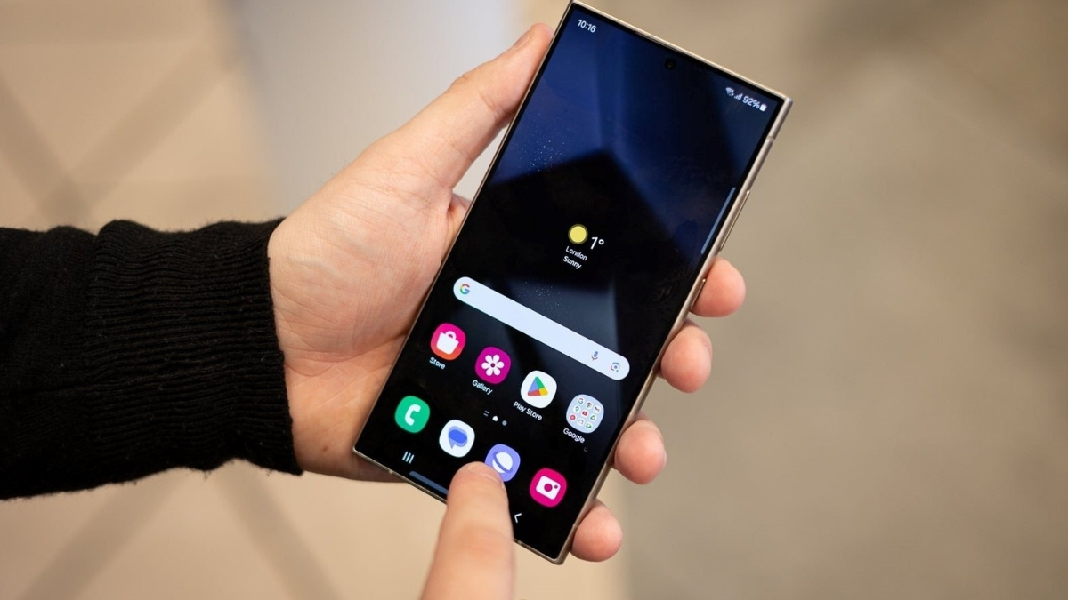 Giao diện màn hình chính của điện thoại samsung mắc nhất với các biểu tượng ứng dụng