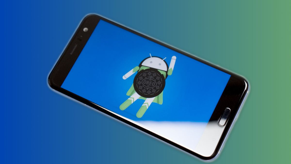 Robot android xuất hiện trên màn hình điện thoại, minh họa các vấn đề thường gặp sau khi cập nhật android oreo.