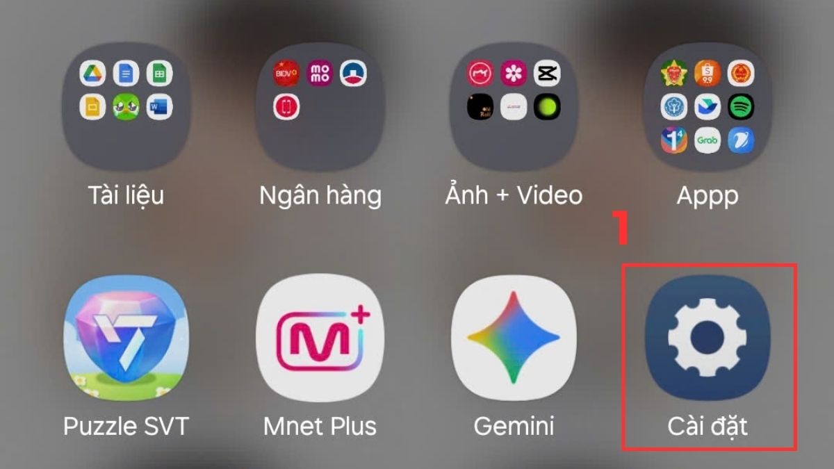 Từng bước hướng dẫn cách tắt cập nhật phần mềm trên Android dành cho điện thoại Samsung, bắt đầu bằng việc vào Cài đặt.