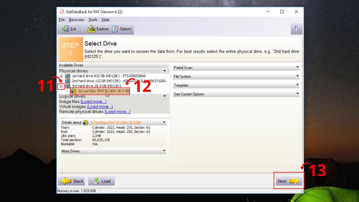 Chọn phân vùng FAT32 trên phần mềm để sửa lỗi điện thoại không nhận thẻ nhớ.