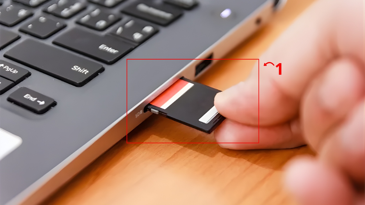 Cách sửa lỗi điện thoại không nhận thẻ nhớ bằng việc kết nối với máy tính.