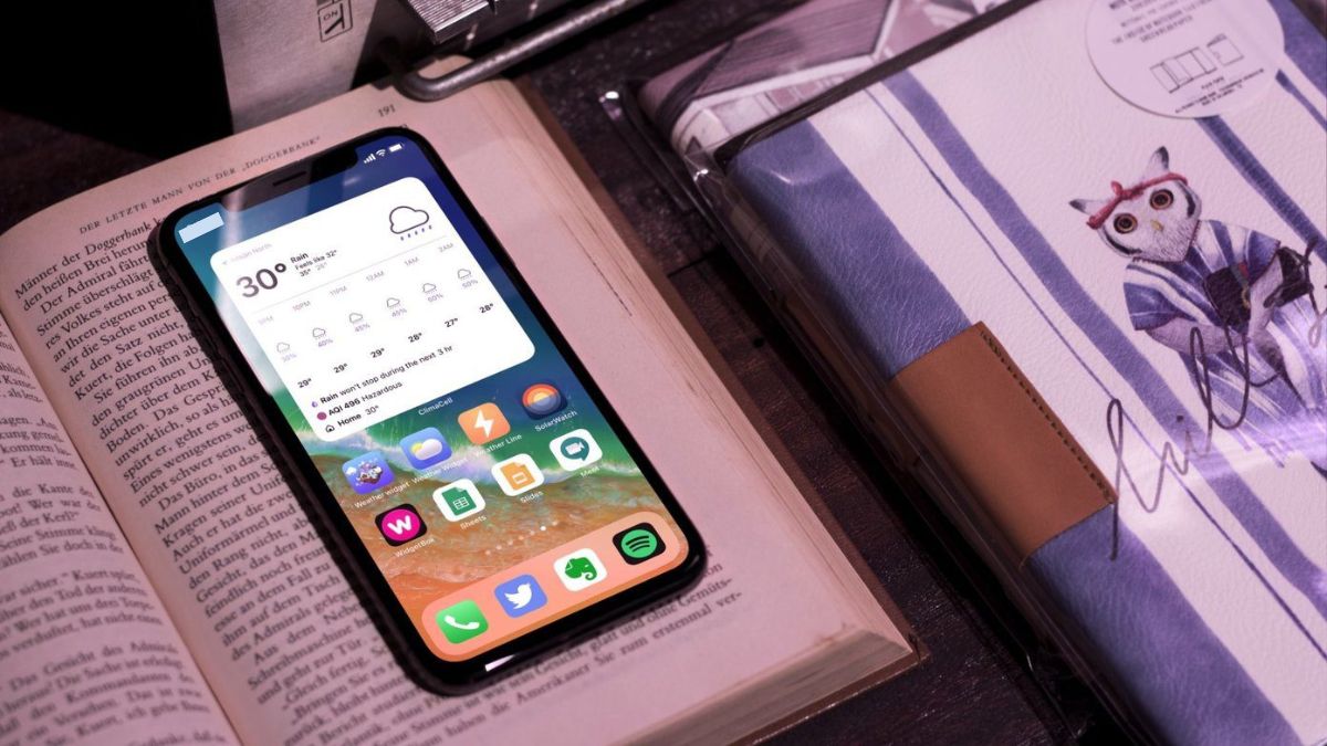 Giao diện điện thoại tích hợp nhiều widget thời gian thực để trang trí màn hình điện thoại.