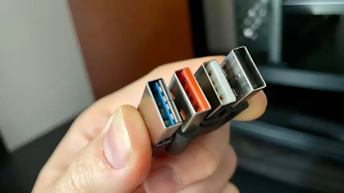 Sử dụng Adapter chuyên dụng để biến bàn phím có dây thành bluetooth nhanh chóng.