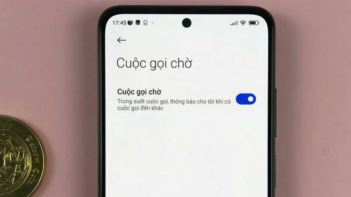 Giao diện bật cuộc gọi chờ trên Android giúp quản lý liên lạc hiệu quả.
