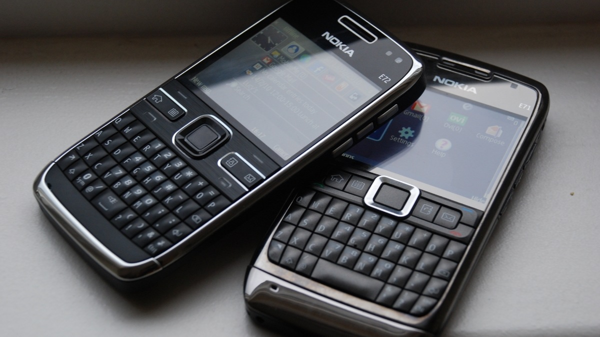 Nokia E-Series với bàn phím QWERTY tiêu biểu cho tất cả dòng điện thoại Nokia doanh nhân.