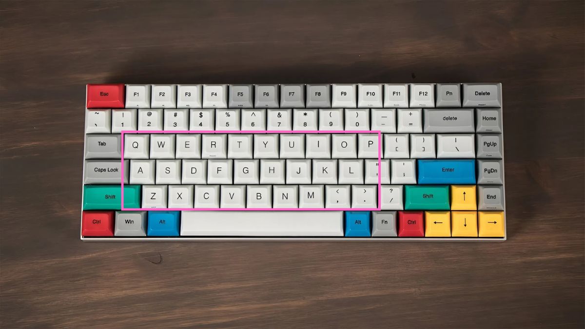 Khu vực các nút bàn phím máy tính phần chữ cái hỗ trợ soạn thảo văn bản.