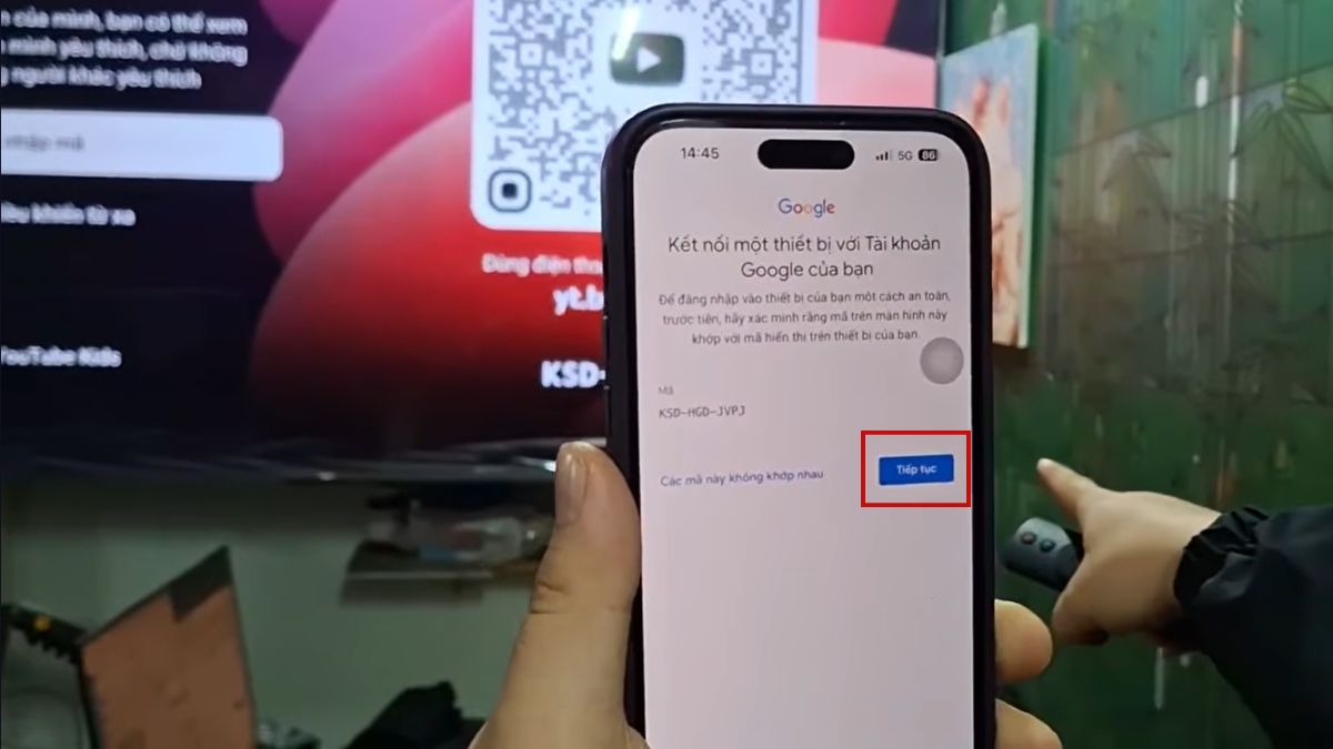 Nhấn Tiếp tục xác nhận mã khi thực hiện cách đăng nhập youtube trên tivi.