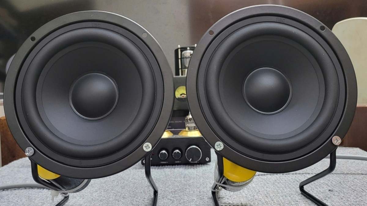 Kiểm tra độ ổn định của hệ thống sau khi hoàn tất cách đấu loa karaoke trợ lời.