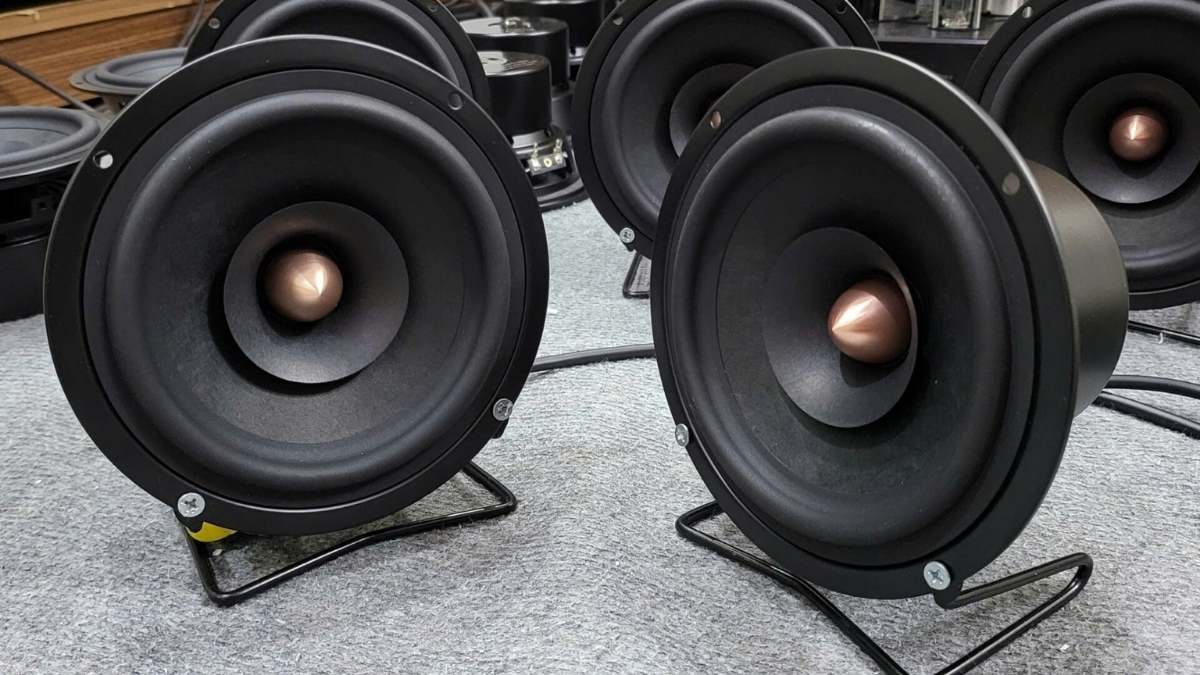 Quy trình cách đấu loa lời cho dàn karaoke khi có sự xuất hiện của loa sub.