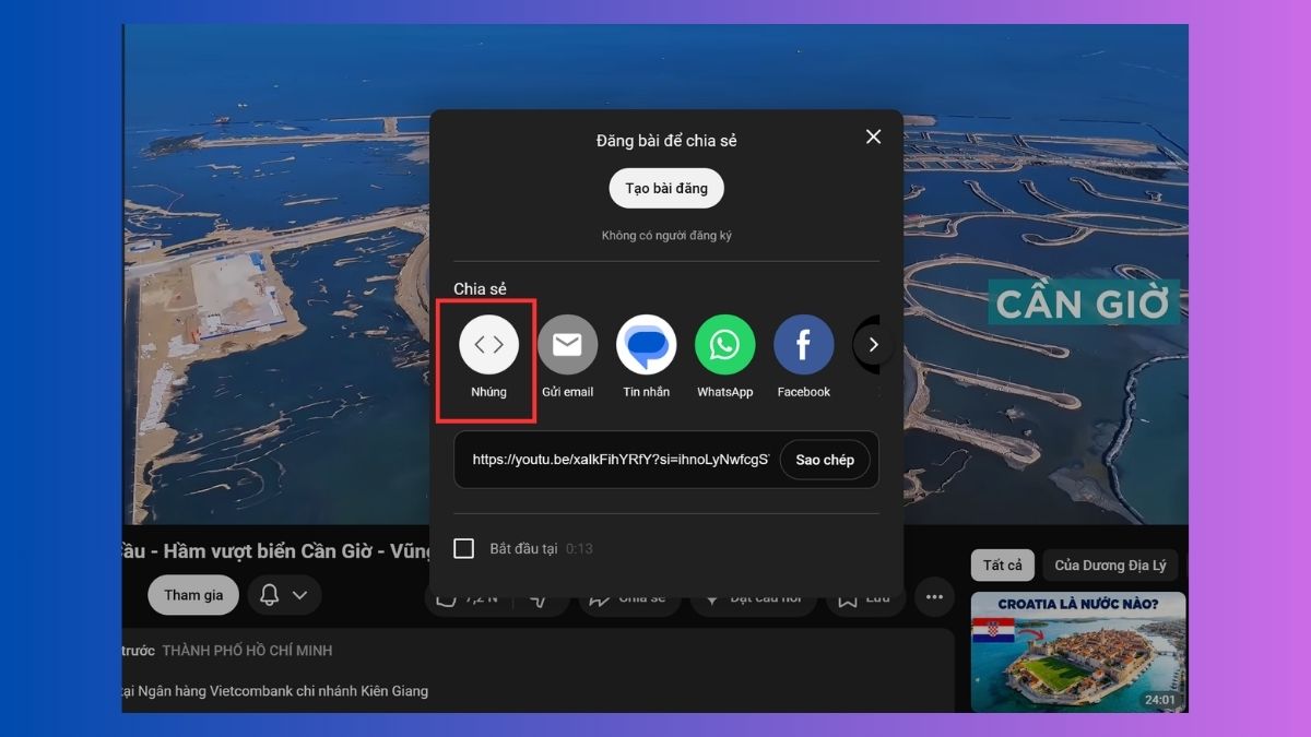 Chọn tùy chọn Nhúng trong cách chèn video trên youtube vào powerpoint.