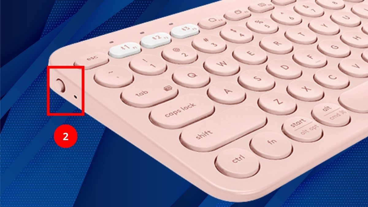 Khởi động nguồn là bước quan trọng trong cách kết nối bàn phím Logitech với tivi.