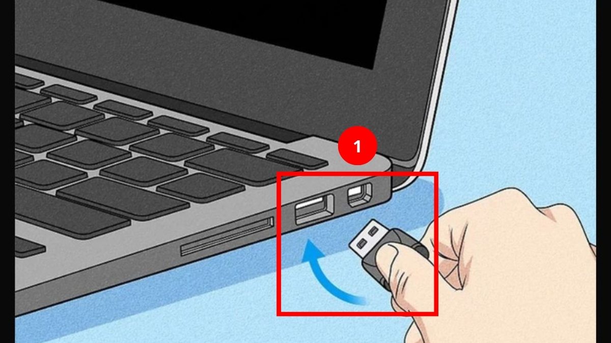 Cắm đầu thu USB vào laptop để thực hiện cách kết nối bàn phím Logitech với laptop.