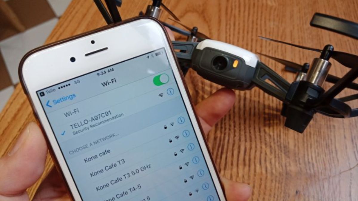 Cách kết nối flycam drone với điện thoại giá rẻ thông qua sóng Wi-Fi từ thân máy.
