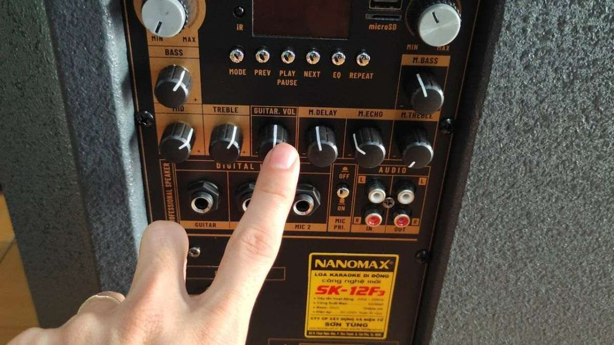 Cách chỉnh Echo và Reverb sau khi thực hiện cách kết nối loa Nanomax với điện thoại.