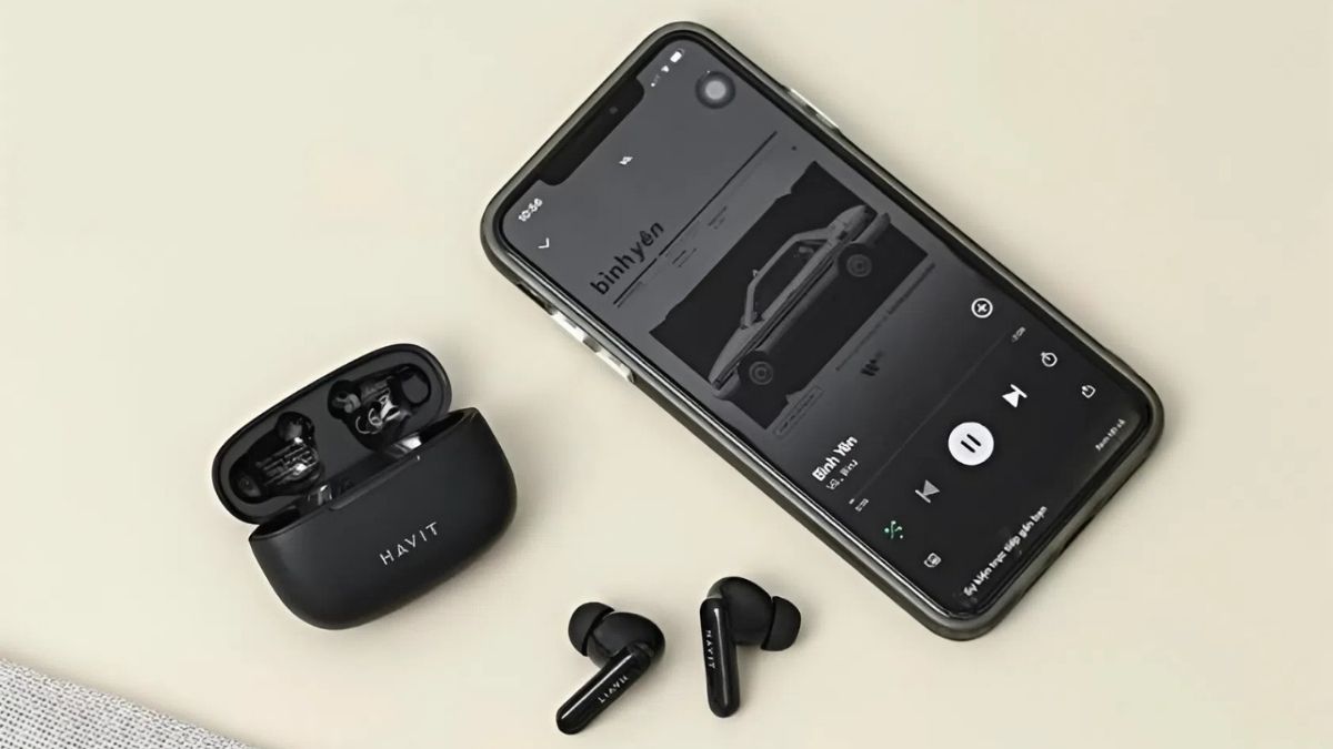 Kiểm tra thiết bị và điện thoại trước khi thực hiện cách kết nối tai nghe Havit.