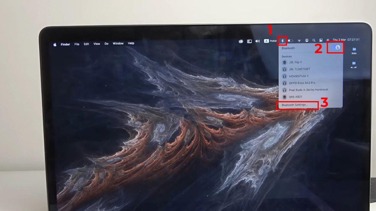 Mở Bluetooth Settings trên thanh công cụ MacBook để học cách sử dụng tai nghe Havit.