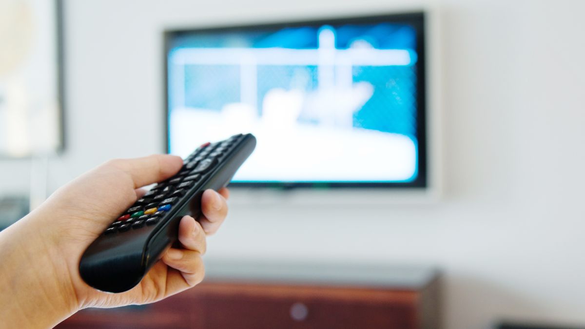 Điều khiển từ xa Tivi Samsung, minh họa cách mở kênh truyền hình trên tivi samsung sau khi dò kênh