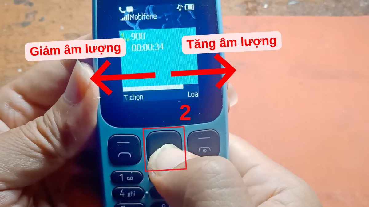 Sử dụng phím điều hướng để tăng giảm âm lượng sau khi thực hiện cách mở loa điện thoại Nokia.