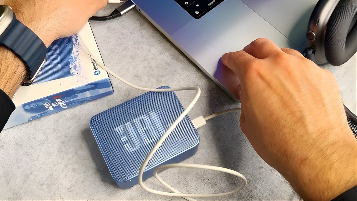 Cách sạc loa bluetooth jbl Go 3 nhỏ gọn với nguồn điện 5V.