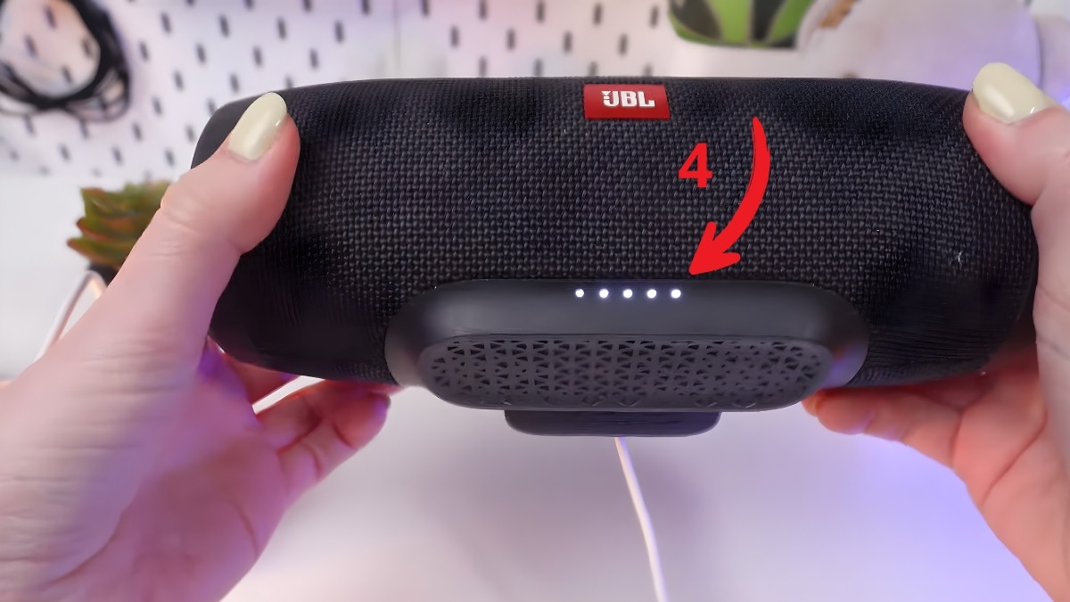 Cách nhận biết loa jbl đầy pin khi các đèn LED ngừng nhấp nháy.