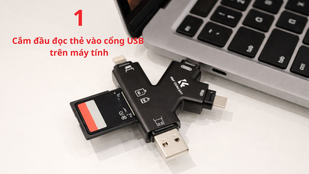 Kết nối đầu đọc thẻ nhớ với máy tính để thực hiện cách chép nhạc vào điện thoại Nokia.