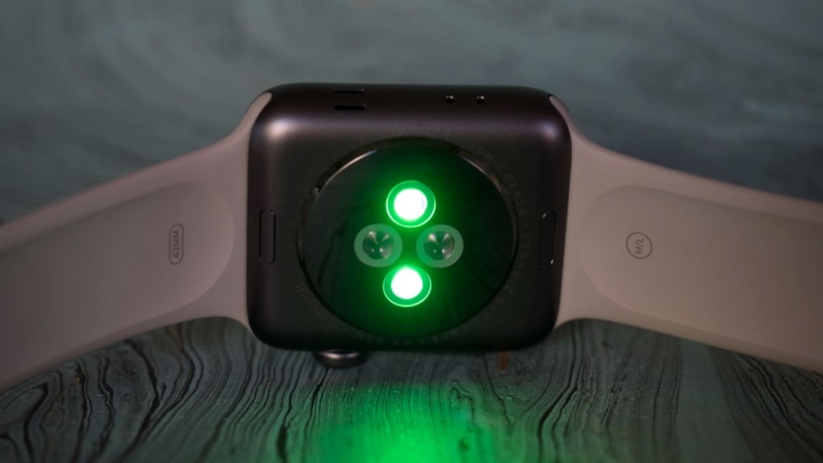 Apple Watch khi đã áp dụng cách tắt đèn xanh phía sau Apple Watch để bảo vệ quyền riêng tư.