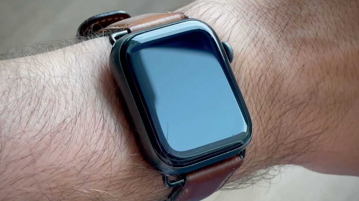 Màn hình đồng hồ tắt hoàn toàn sau khi áp dụng cách tắt always on display trên apple watch.