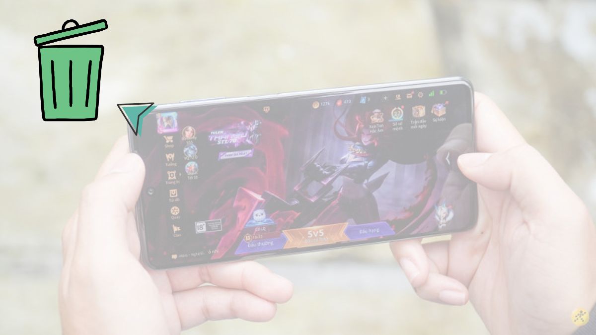 Hình ảnh minh họa các lưu ý cần biết khi áp dụng cách xóa dữ liệu game, hiển thị biểu tượng thùng rác và một người đang chơi game online