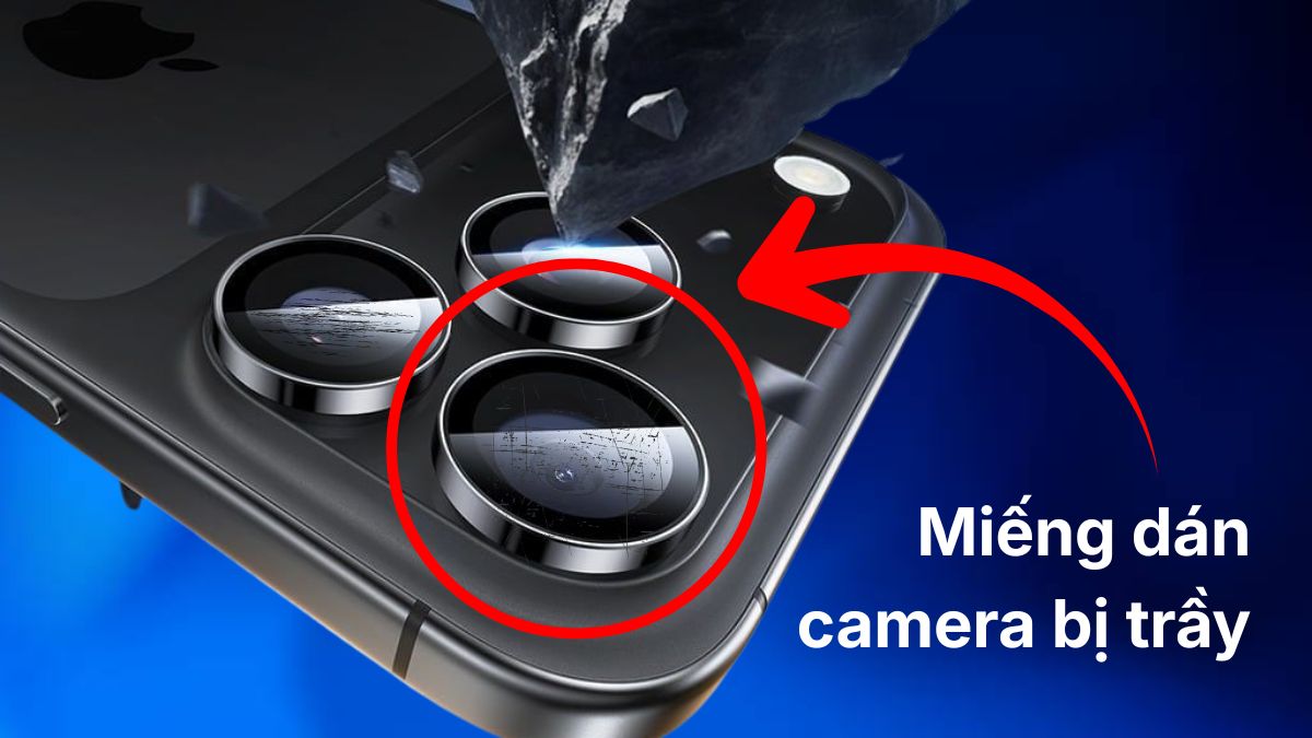 Miếng dán camera bị trầy xước là nguyên nhân khiến camera iPhone bị đốm mờ.