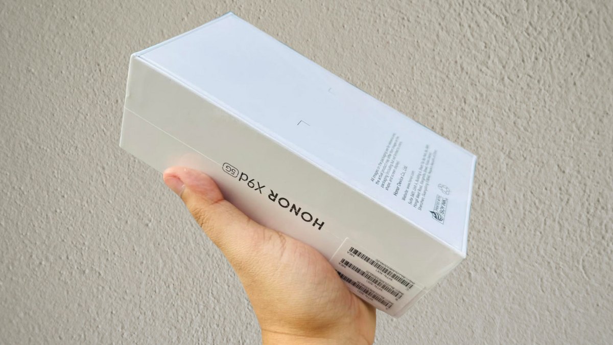 Kiểm tra số IMEI trên vỏ hộp điện thoại để tra cứu bảo hành Honor khi mua máy.