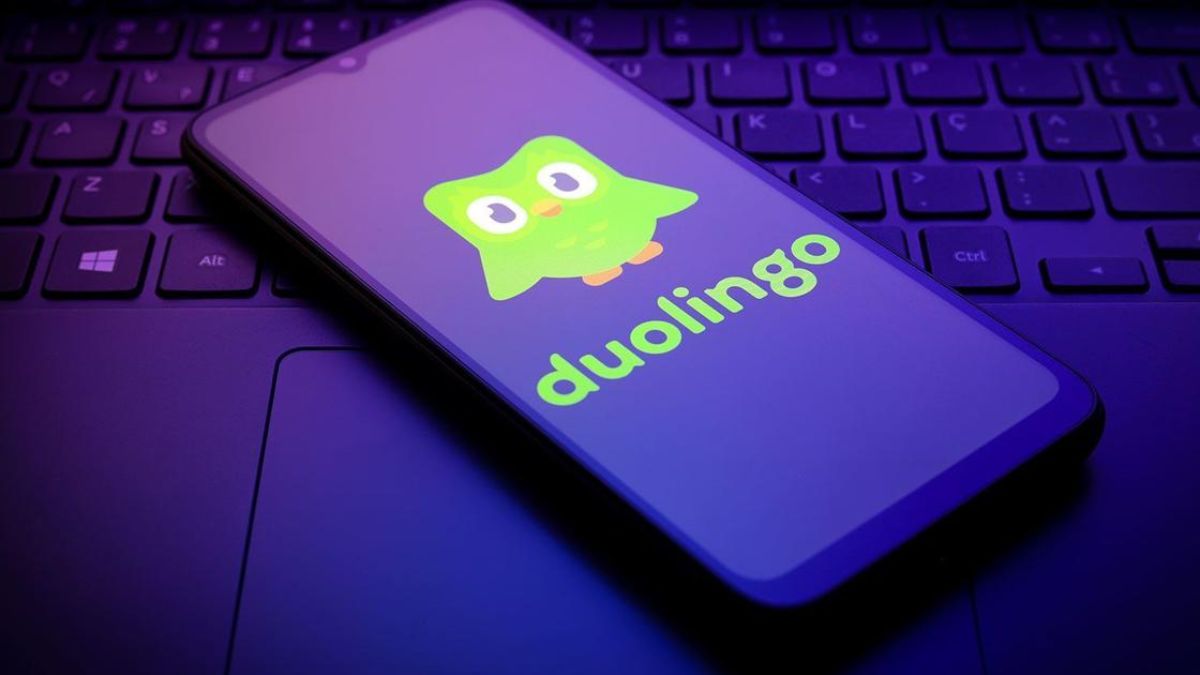 Màn hình điện thoại hiển thị ứng dụng mượt mà sau khi sửa Duolingo bị lỗi.